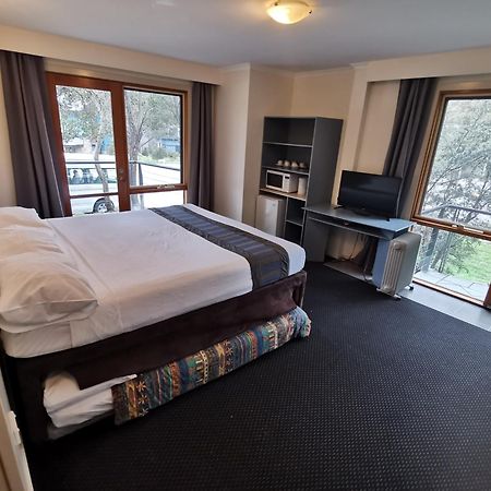 The River Inn Thredbo Extérieur photo